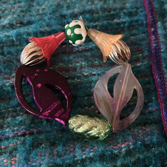 Bracelets - Picture 3 of 5